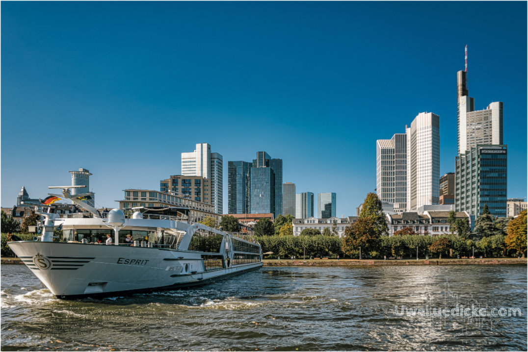 Main image Skyline mit Schiff