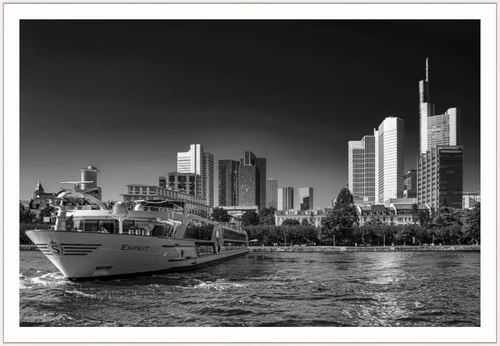 Main image Skyline mit Schiff