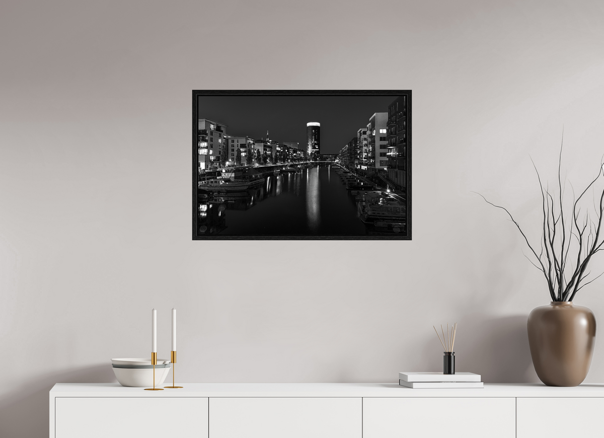 75 x 50 cm, Floater Frame Westhafen Frankfurt in Schwarz-Weiß