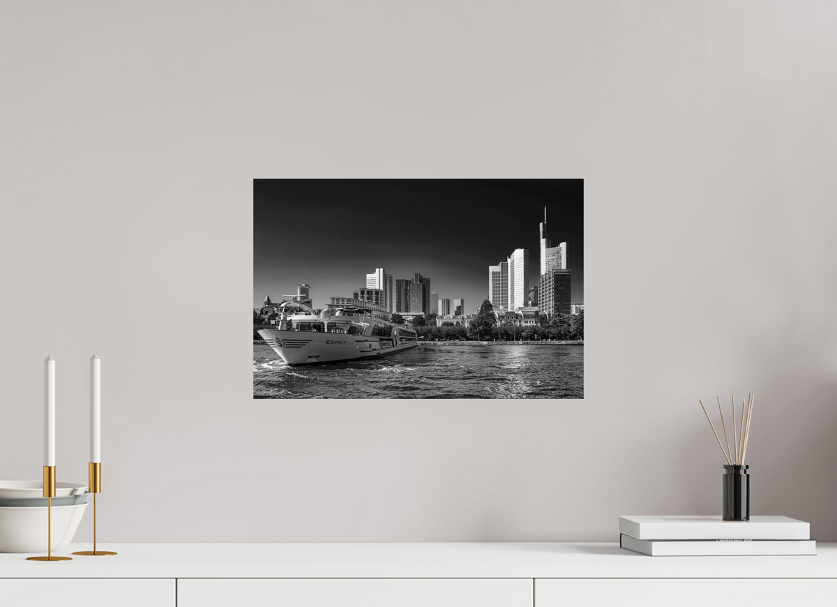45 x 30 cm, Photo Print On Fuji Crystal DP II Skyline mit Schiff